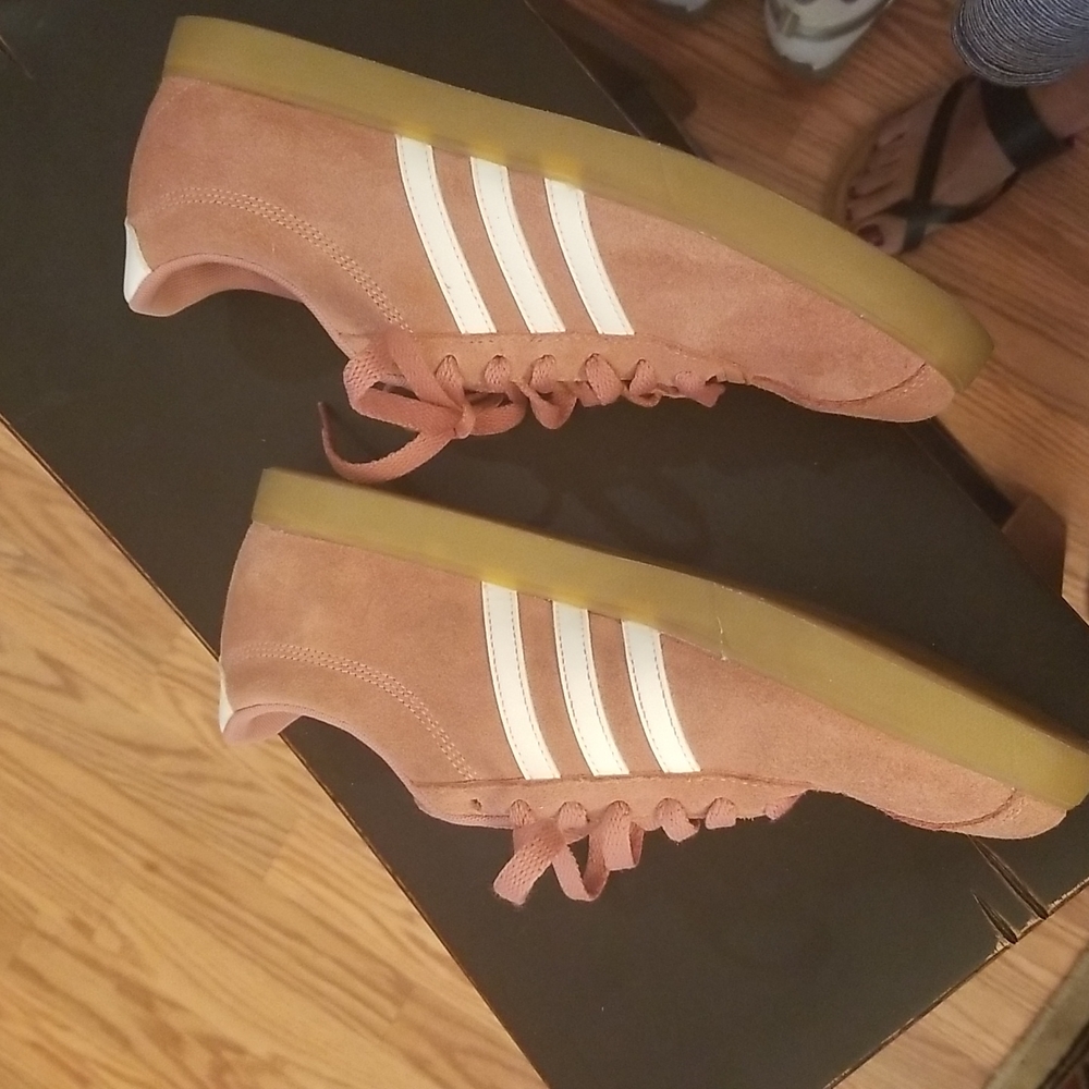 Womens shoes - Picture 2 of 5
